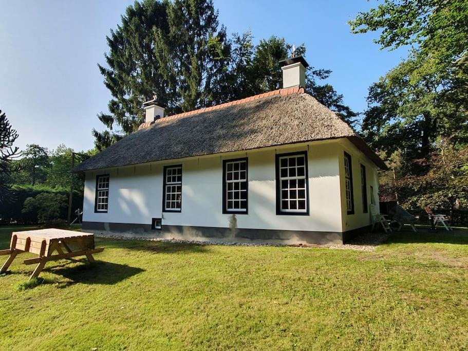 Jagershuis Sinds 1724 Op Landgoed Princenhof * Oranjewoud