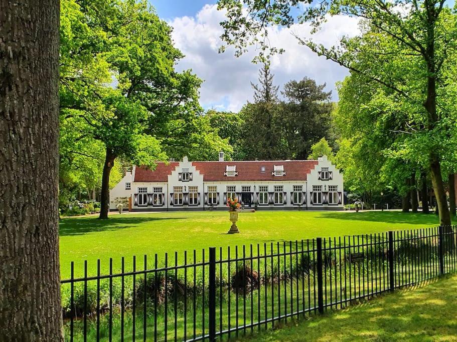 Jagershuis Sinds 1724 Op Landgoed Princenhof Oranjewoud